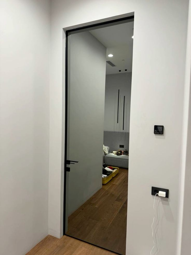 درب شیشه ای فریم لس